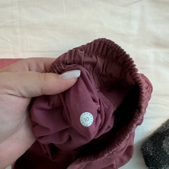 Lulu lemon 2.5 hotty hot shorts - Picture 3 of 3